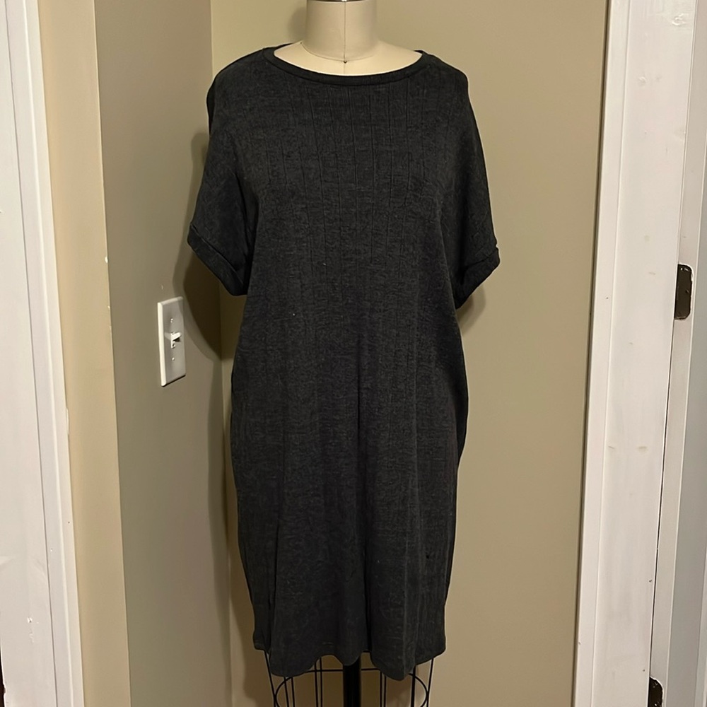 Wide rib knit dress.
